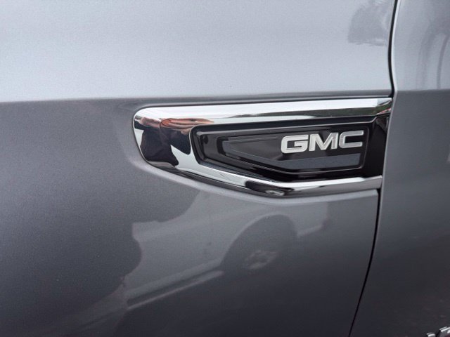 Certified 2022 GMC Yukon XL SLT w/ SLT Luxury Package AWD/4WD image 7