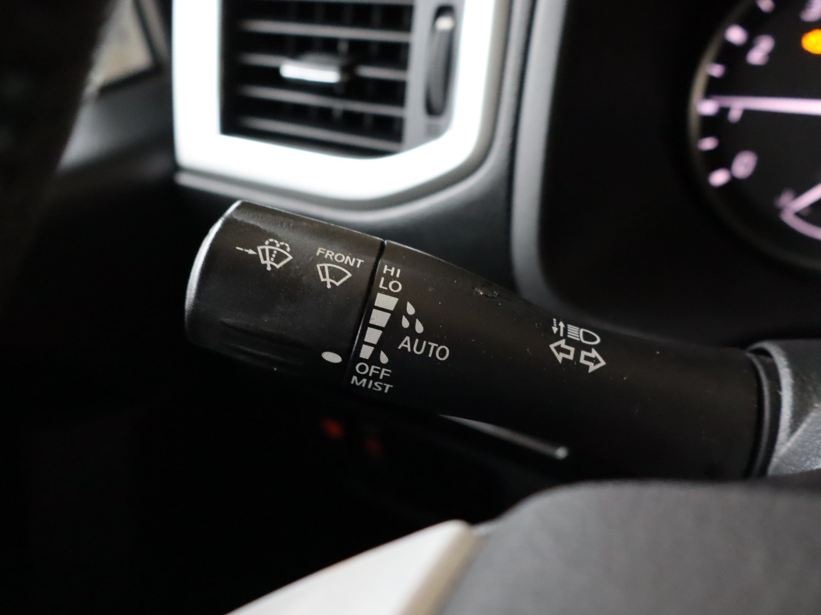 Used 2023 Nissan Titan SV w/ SV Convenience Package AWD/4WD image 24