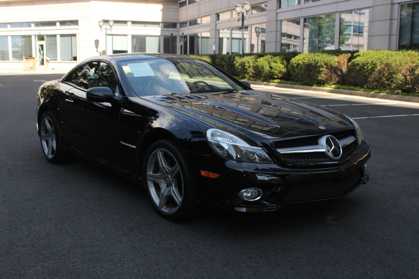 Used 2011 Mercedes-Benz SL 550 image 1