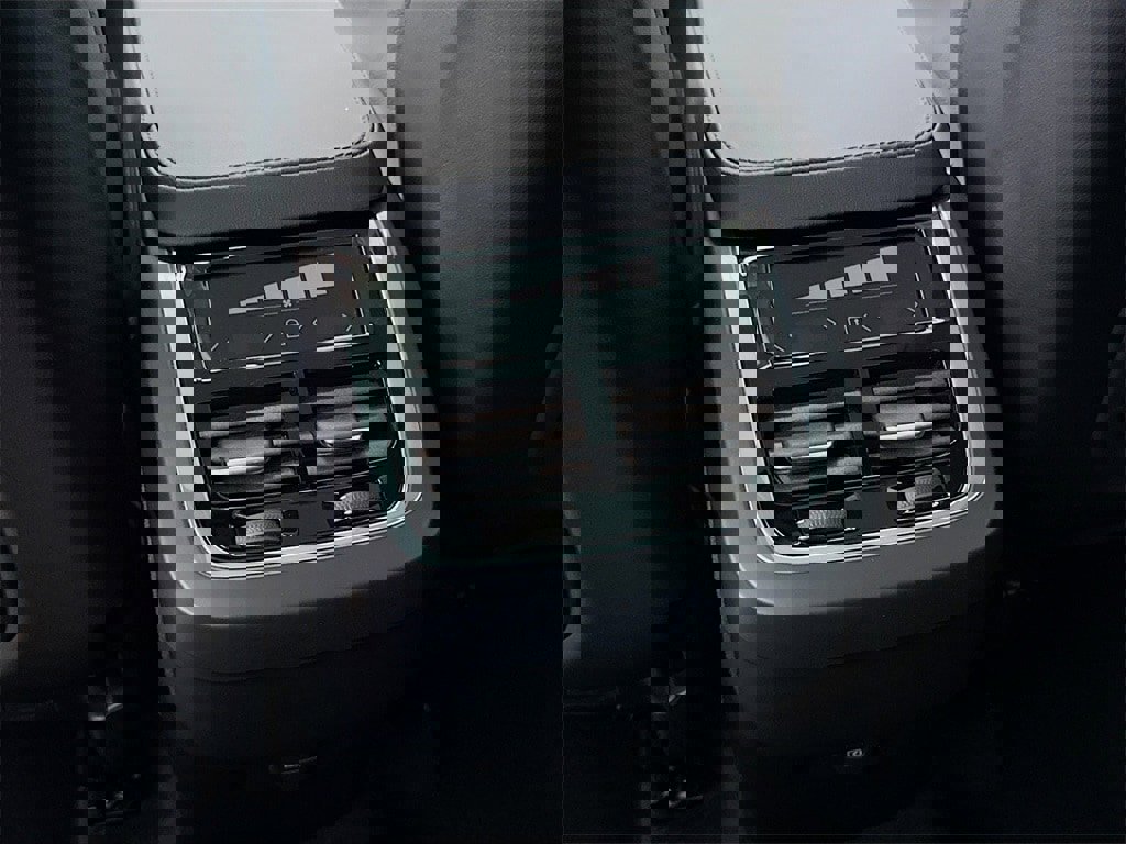 Certified 2025 Volvo XC90 B6 Core image 26