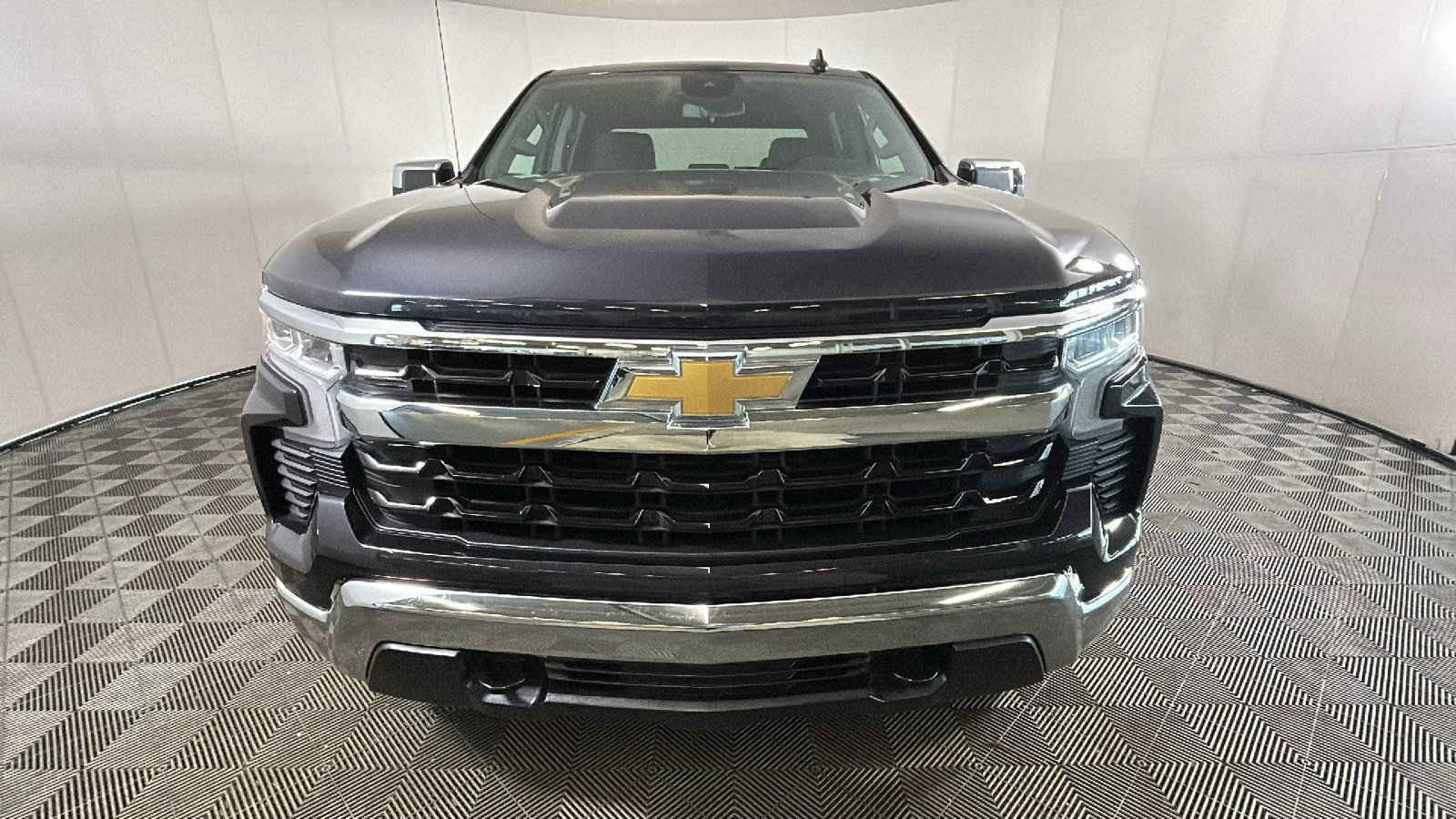 Used 2024 Chevrolet Silverado 1500 LT AWD/4WD image 8