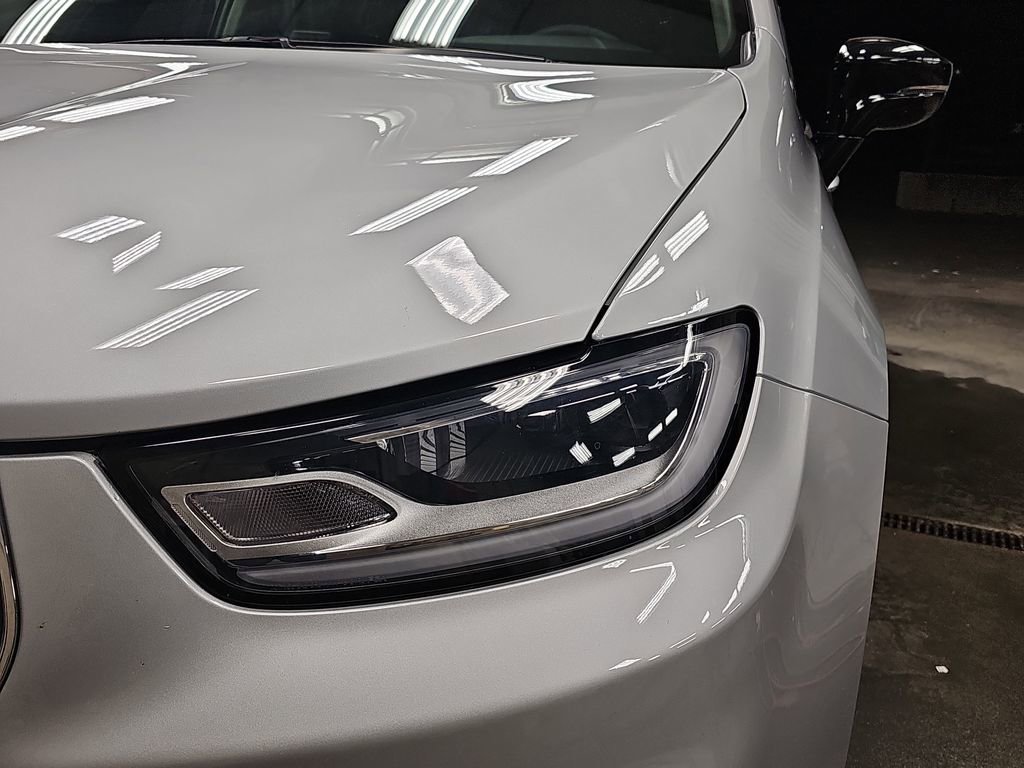 Used 2024 Chrysler Pacifica Touring-L image 29