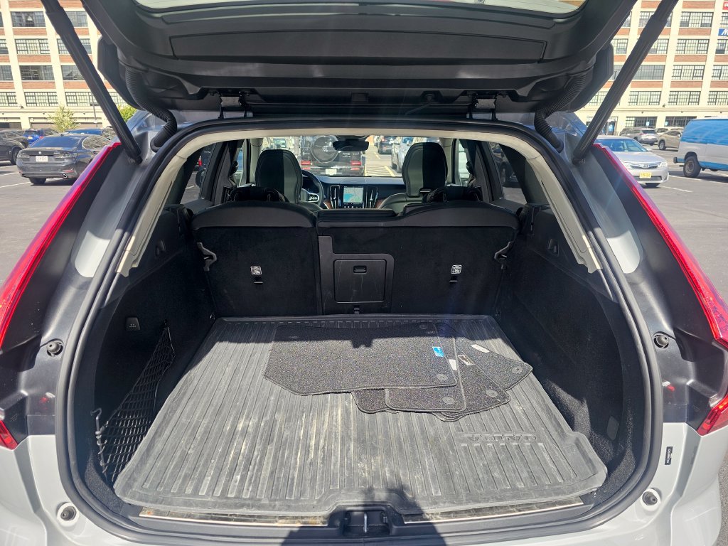 Certified 2024 Volvo XC60 B5 Ultimate w/ Climate Package AWD/4WD image 30