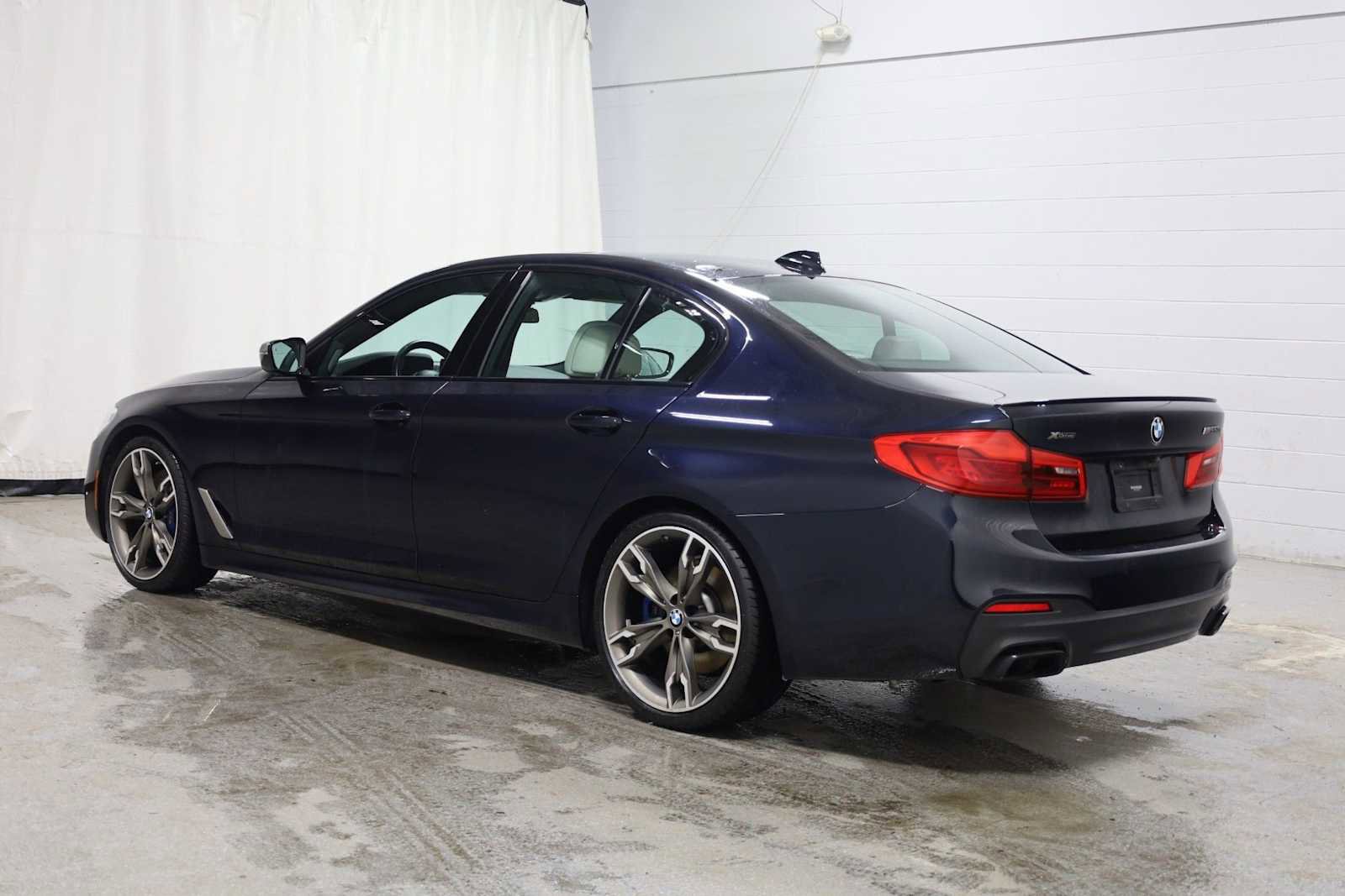 Used 2019 BMW M550i xDrive image 3
