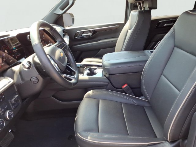 Used 2025 Chevrolet Tahoe Premier AWD/4WD image 5