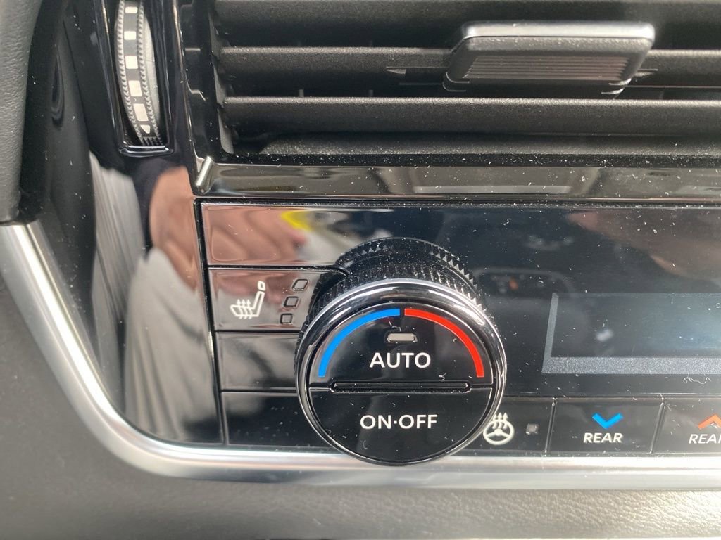 Used 2023 Nissan Rogue SL w/ SL Premium Package image 26