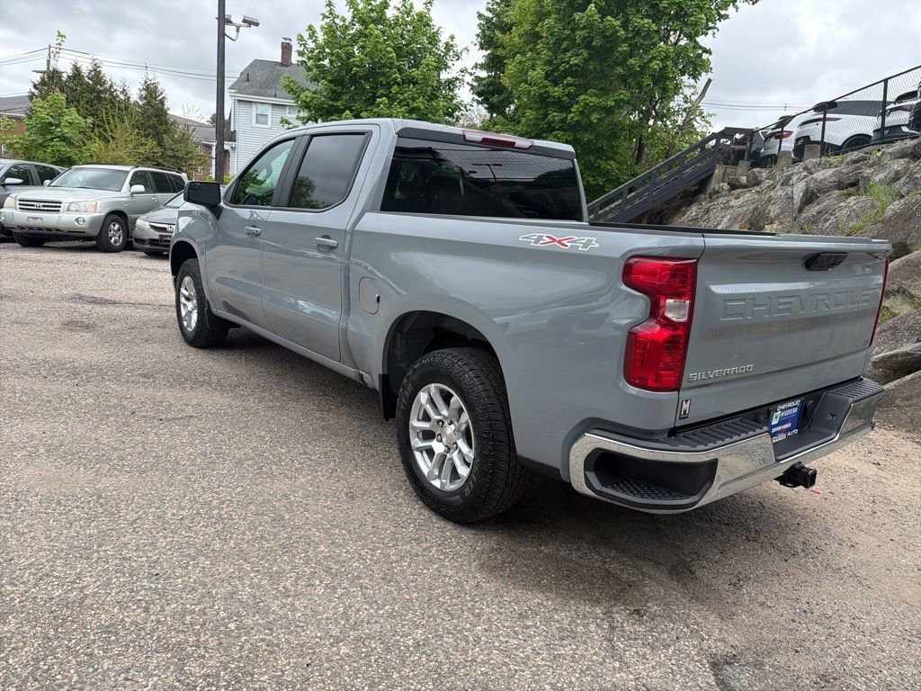 Used 2024 Chevrolet Silverado 1500 LT AWD/4WD image 4