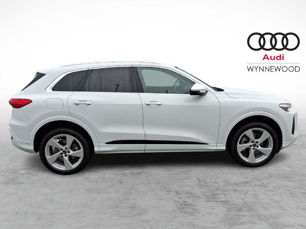 Certified 2025 Audi Q5 Premium w/ Premium Plus AWD/4WD image 7