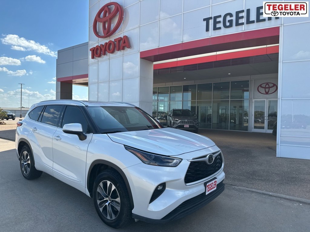 Used 2022 Toyota Highlander XLE