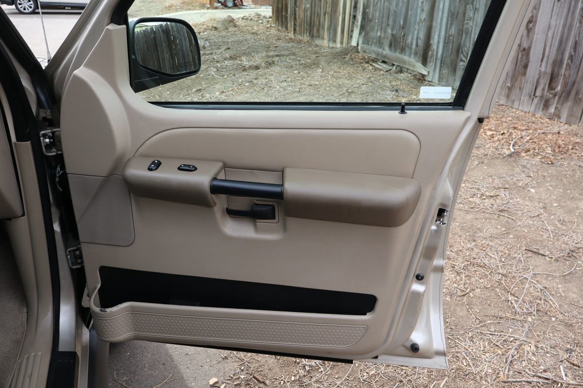 Used 2004 Ford Explorer Sport Trac XLT image 27