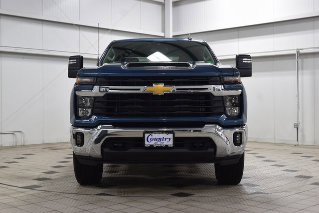 Used 2025 Chevrolet Silverado 2500 LT image 2