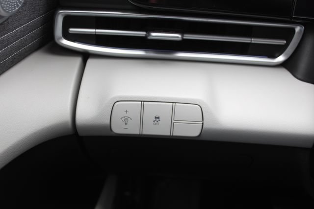 Used 2024 Hyundai Elantra Limited FWD image 24