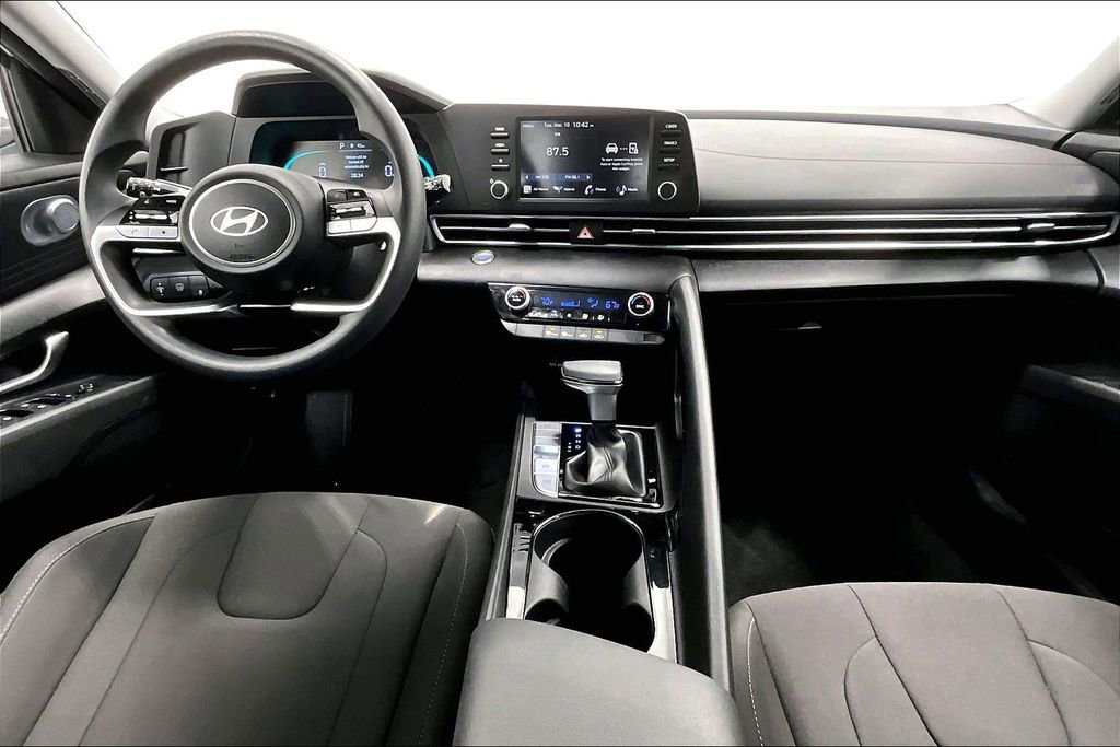 Used 2026 Hyundai Elantra Hybrid FWD image 18