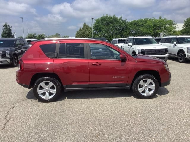 Used 2014 Jeep Compass Latitude FWD image 3