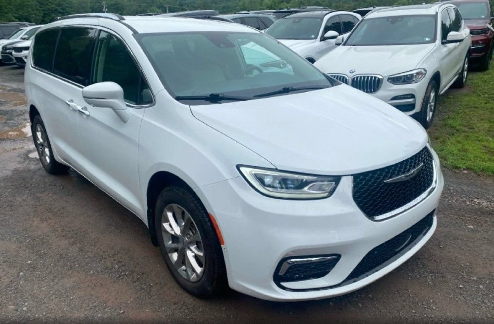 Used 2021 Chrysler Pacifica Touring-L w/ Premium & Safety Sphere Group AWD/4WD image 3