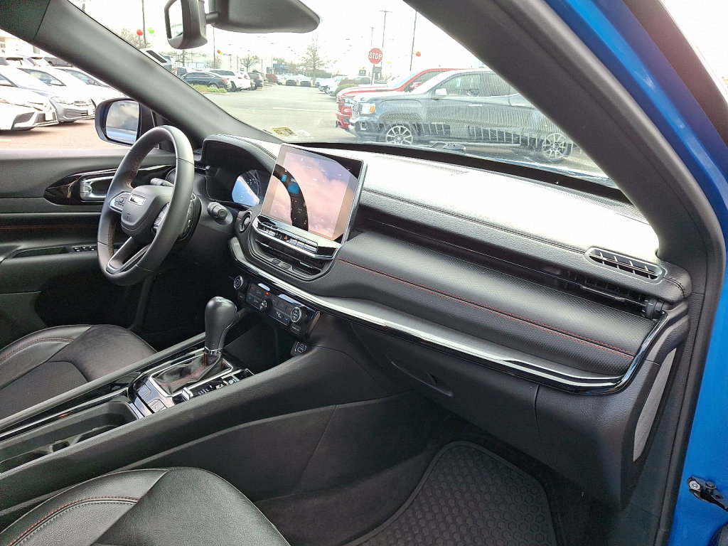 Used 2024 Jeep Compass Trailhawk image 11