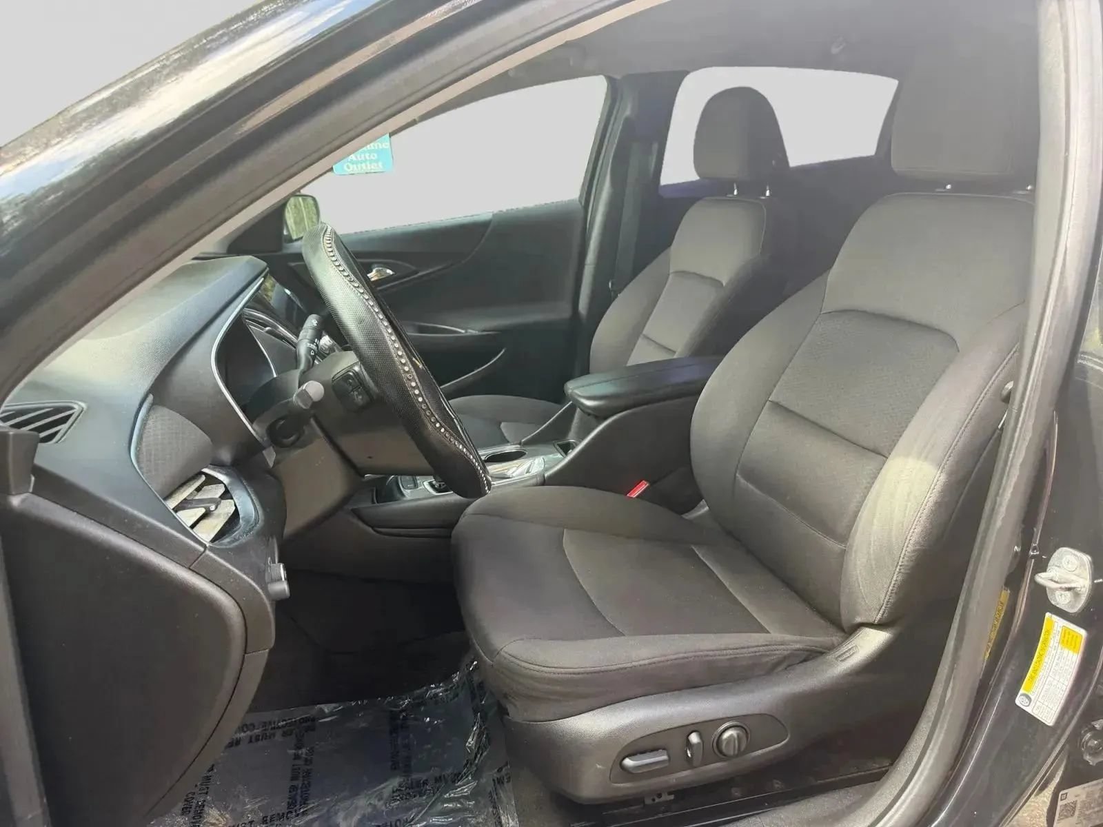 Used 2018 Chevrolet Malibu LT w/ Driver Confidence Package FWD image 10