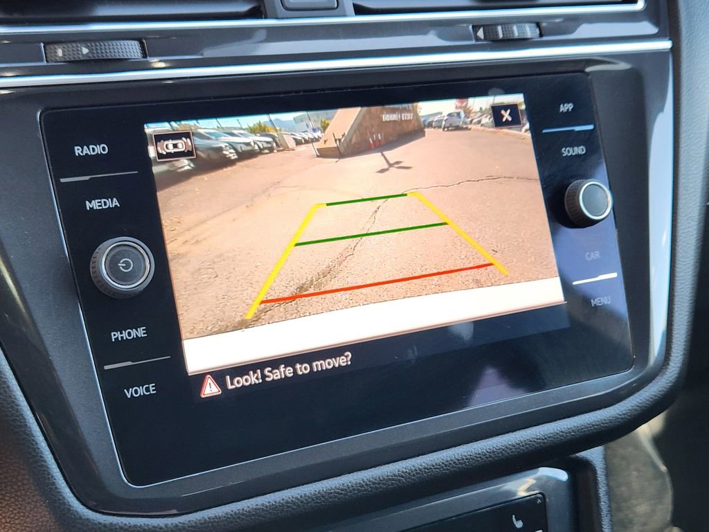 Used 2022 Volkswagen Tiguan SE R-Line image 12