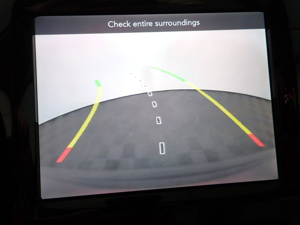 Used 2019 Jeep Cherokee Limited w/ Luxury Group image 5