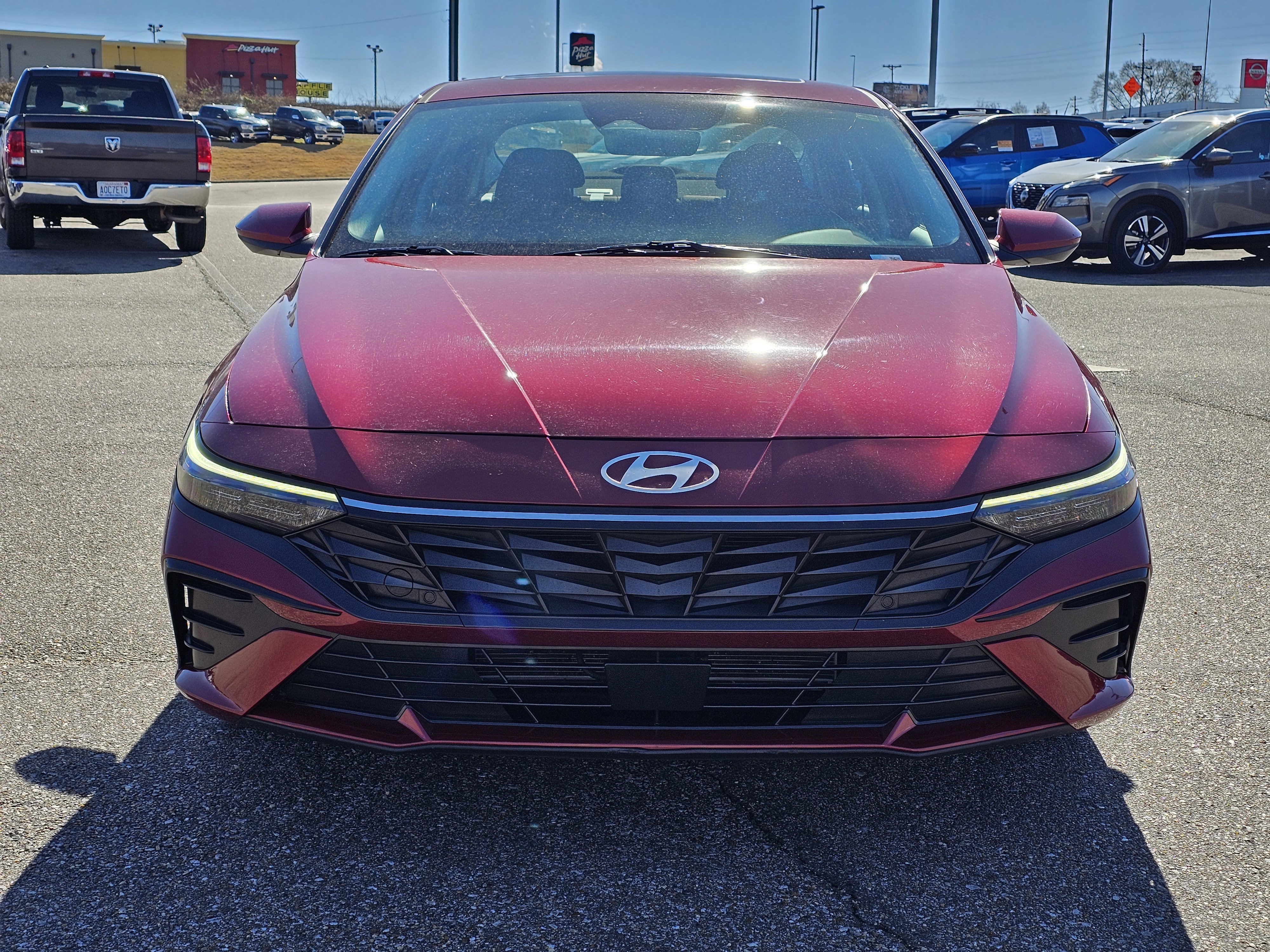 Used 2025 Hyundai Elantra SEL image 2