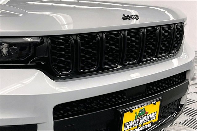 Used 2024 Jeep Grand Cherokee L Laredo image 30