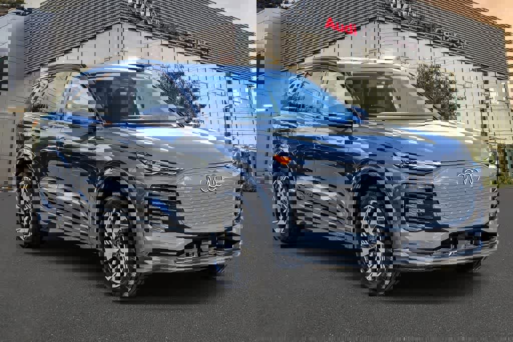 Used 2025 Audi Q6 e-tron Premium w/ Convenience Package image 5