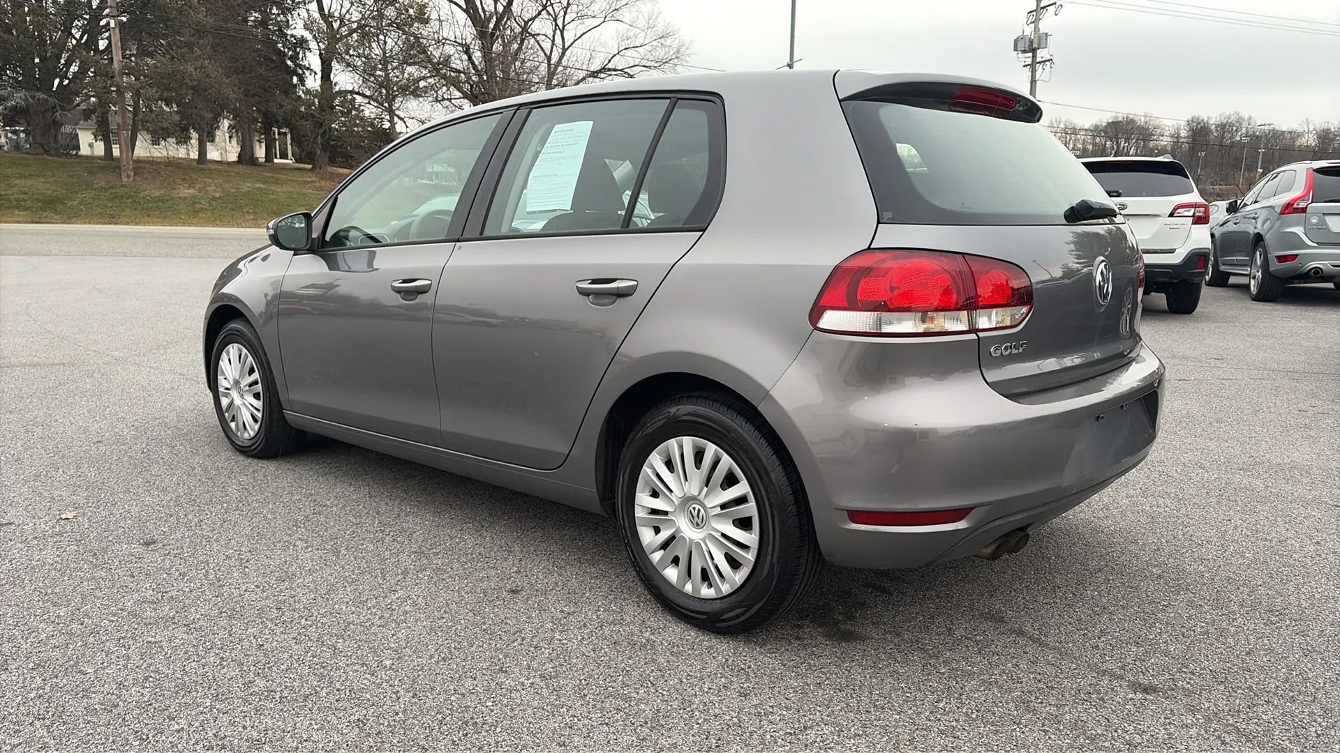 Used 2010 Volkswagen Golf 4-Door image 11