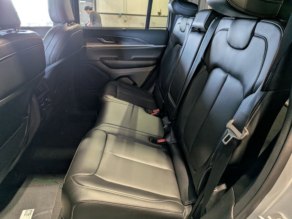New 2025 Jeep Grand Cherokee Limited w/ Luxury Tech Group II image 26