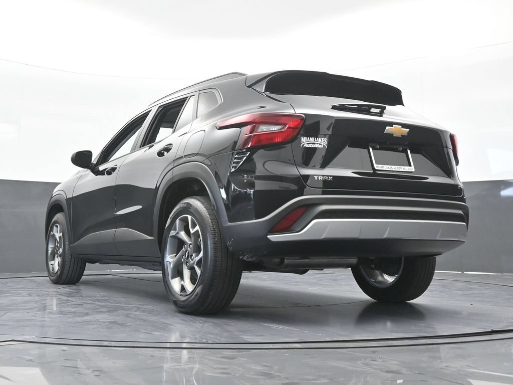 Used 2025 Chevrolet Trax LT FWD image 55