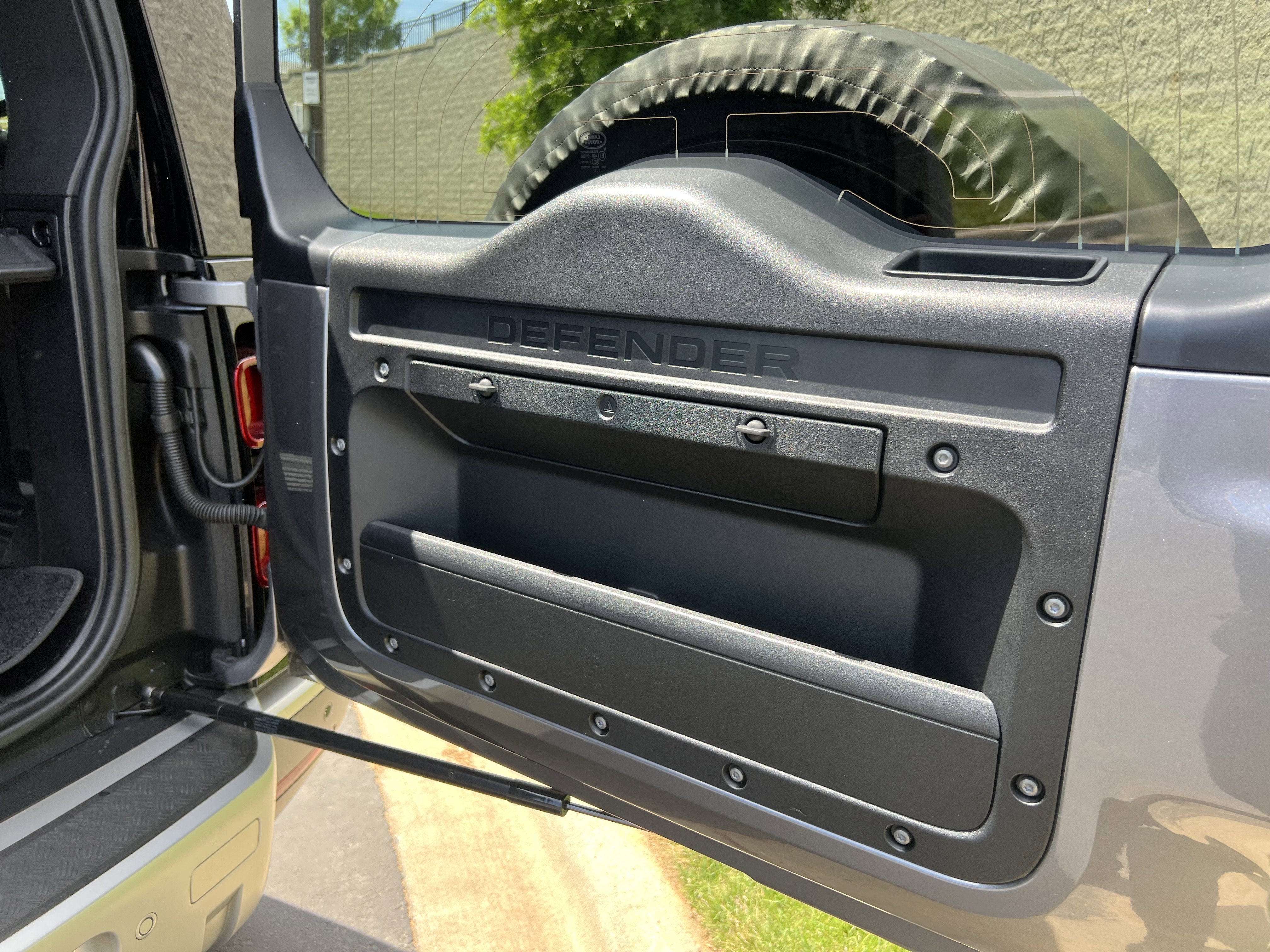 Certified 2023 Land Rover Defender 90 SE image 35