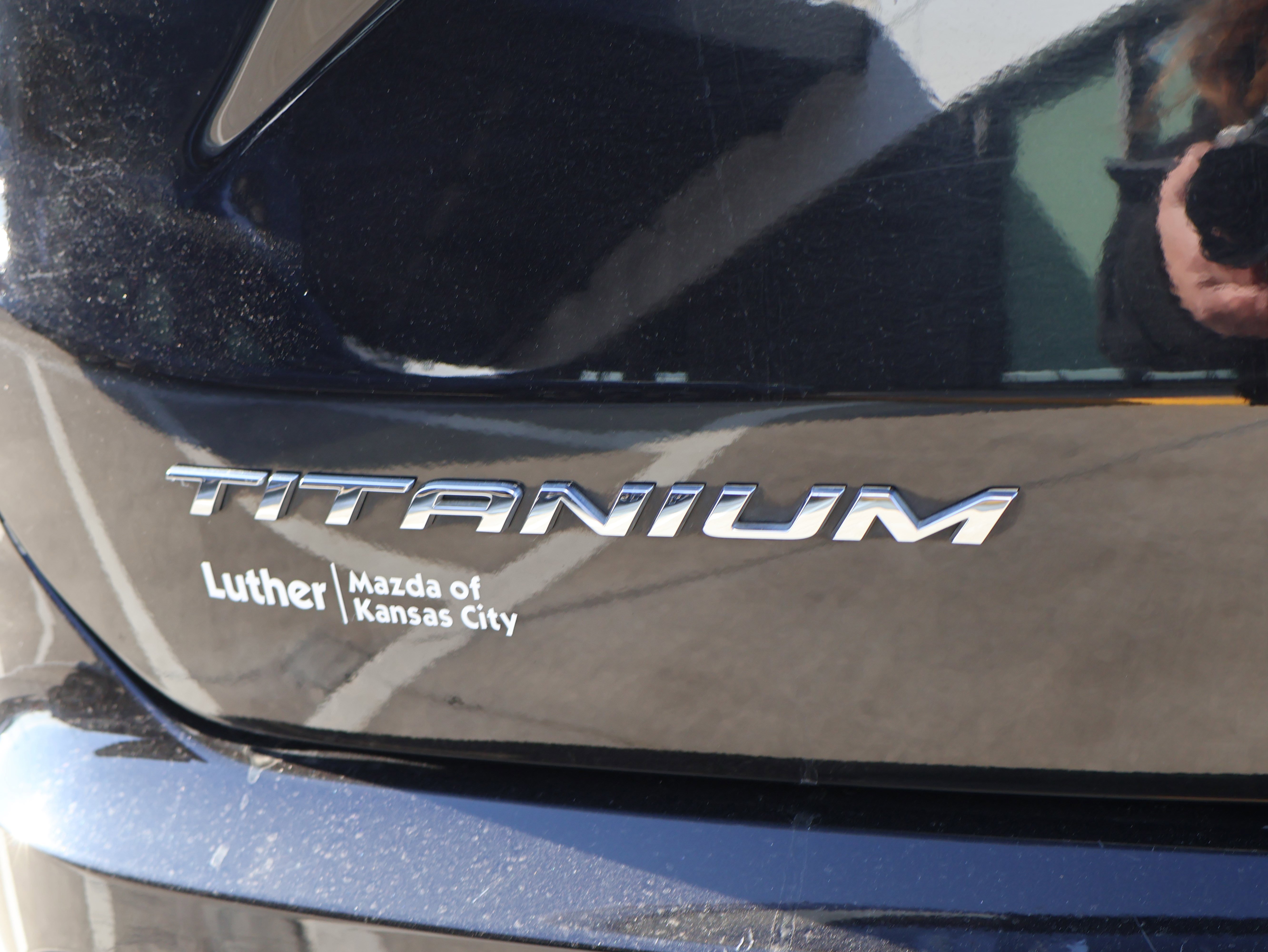 Used 2024 Ford Edge Titanium image 18