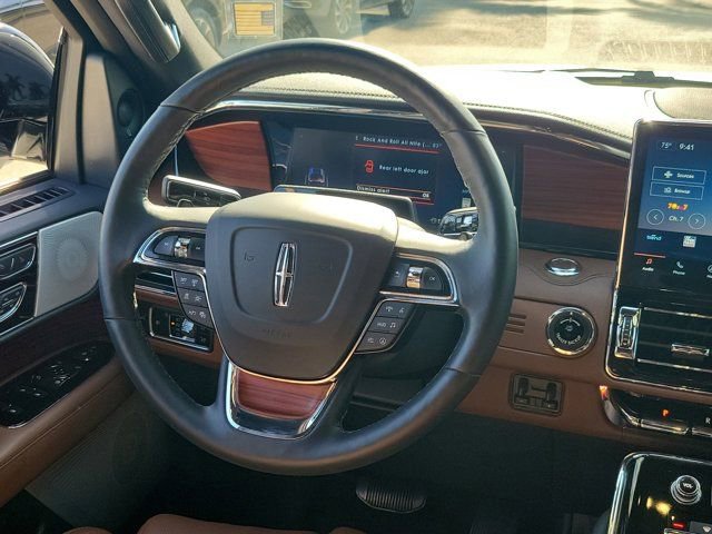 Certified 2024 Lincoln Navigator Reserve AWD/4WD image 20