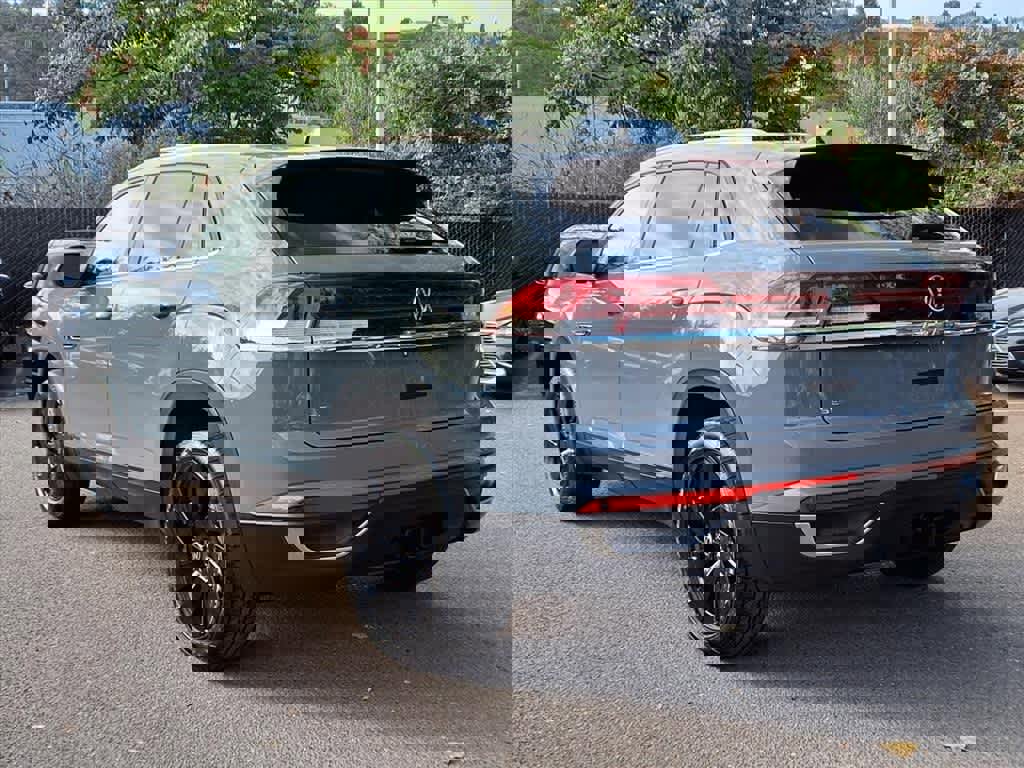 Used 2024 Volkswagen Atlas Cross Sport SE image 7