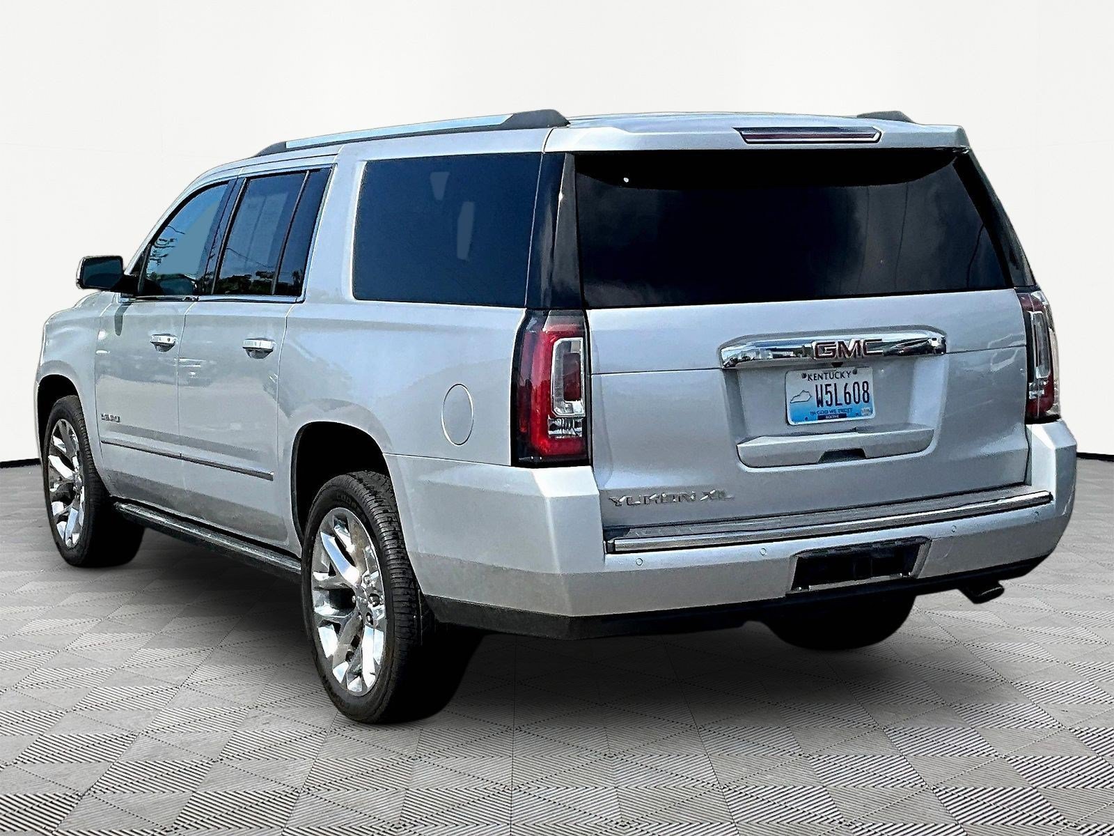 Used 2018 GMC Yukon XL Denali w/ Denali Ultimate Package AWD/4WD image 4