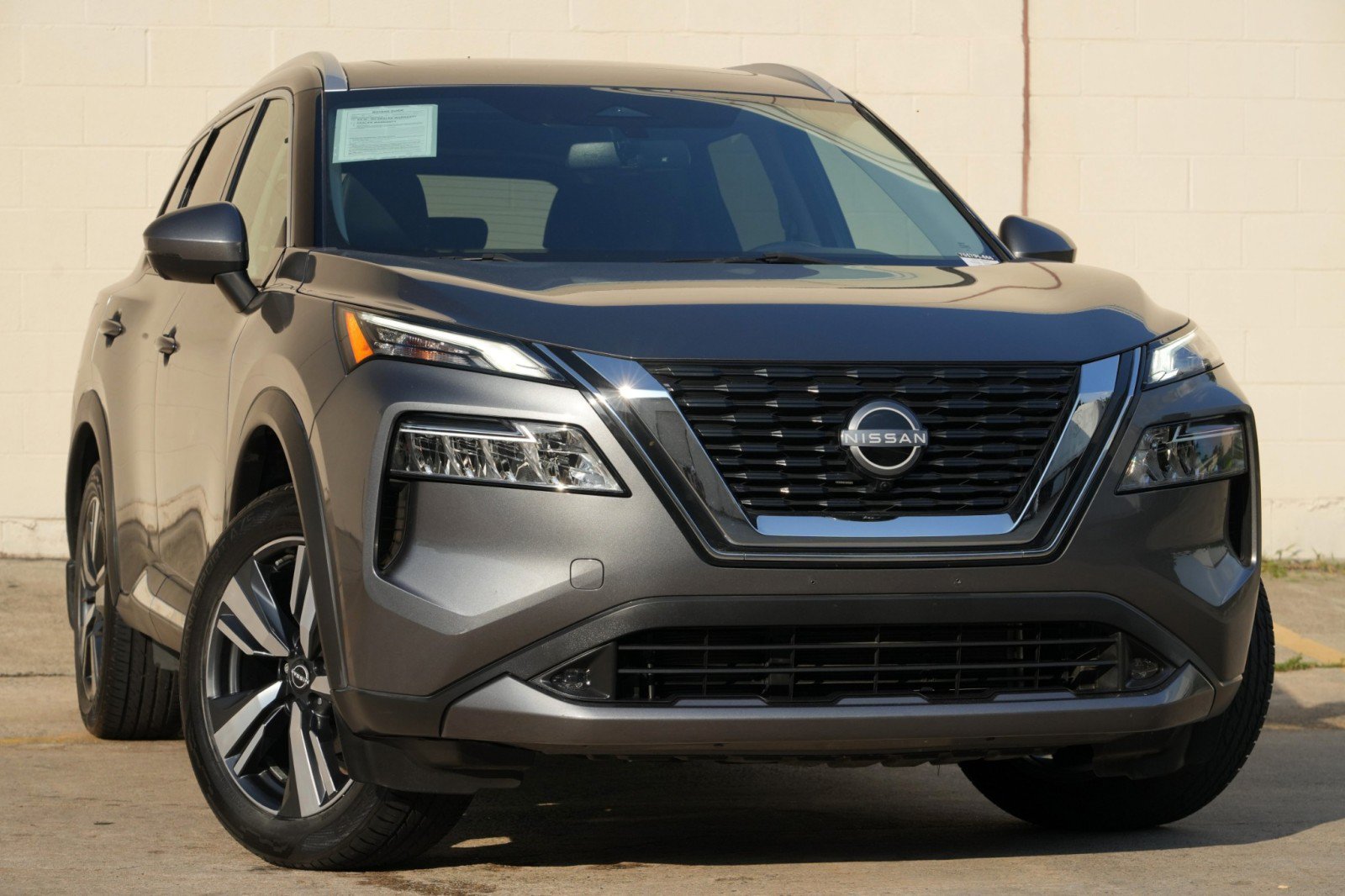 Used 2022 Nissan Rogue SL FWD image 2