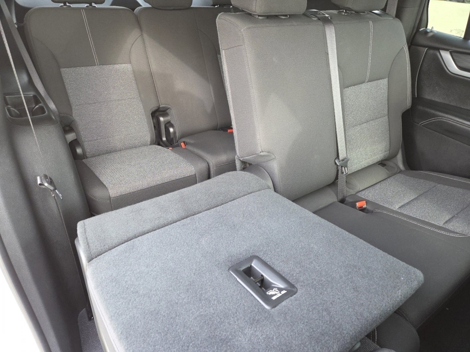 Used 2025 GMC Acadia Elevation image 24