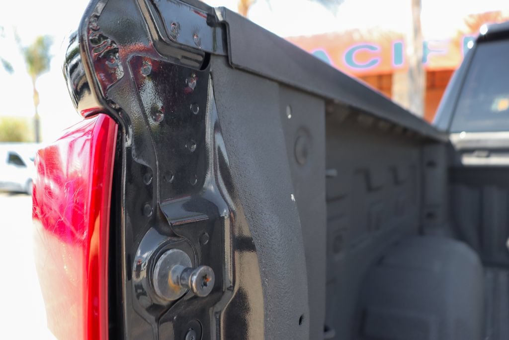 Used 2019 Chevrolet Silverado 1500 LTZ w/ LTZ Premium Package RWD image 9