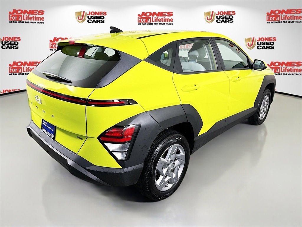 Certified 2025 Hyundai Kona SE image 15