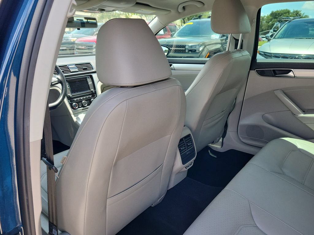Used 2019 Volkswagen Passat 2.0T Wolfsburg w/ Wheels & Sunroof Package FWD image 11