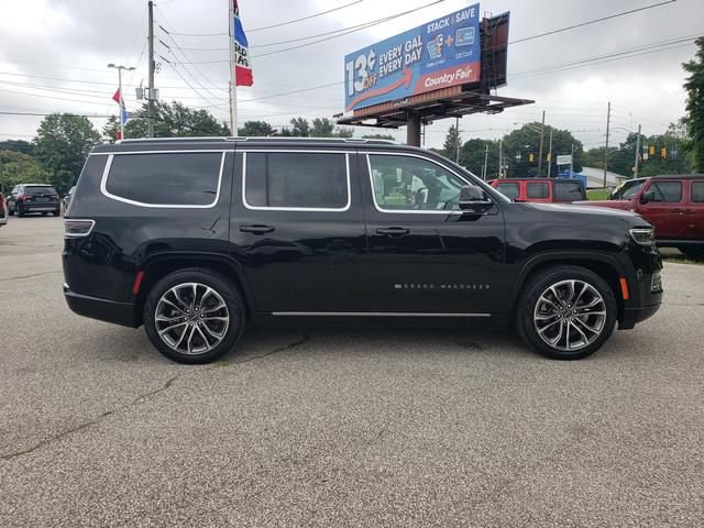 Used 2024 Jeep Grand Wagoneer Series III w/ Rear Seat Video Group 1 AWD/4WD image 2