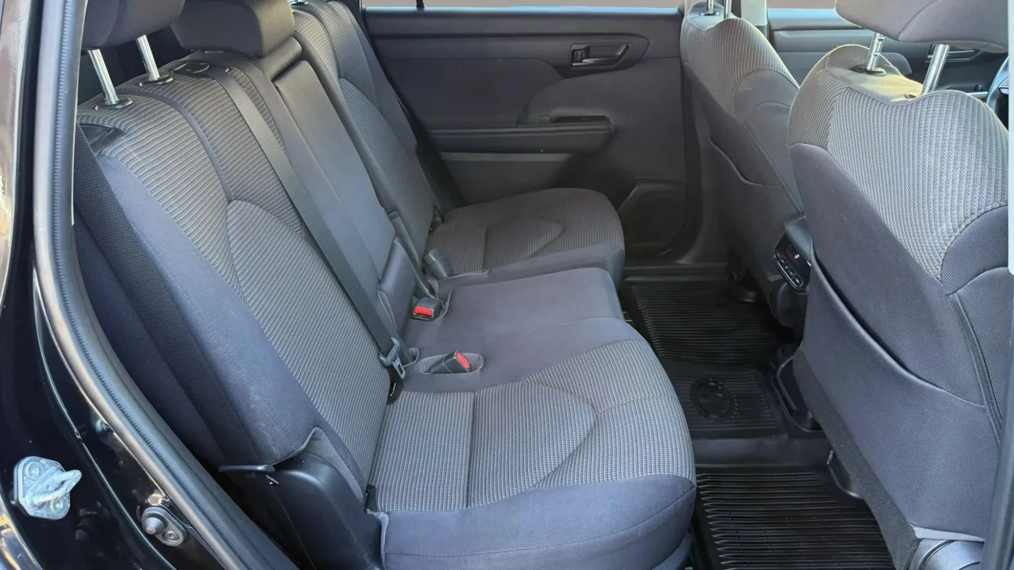 Used 2020 Toyota Highlander L AWD/4WD image 34