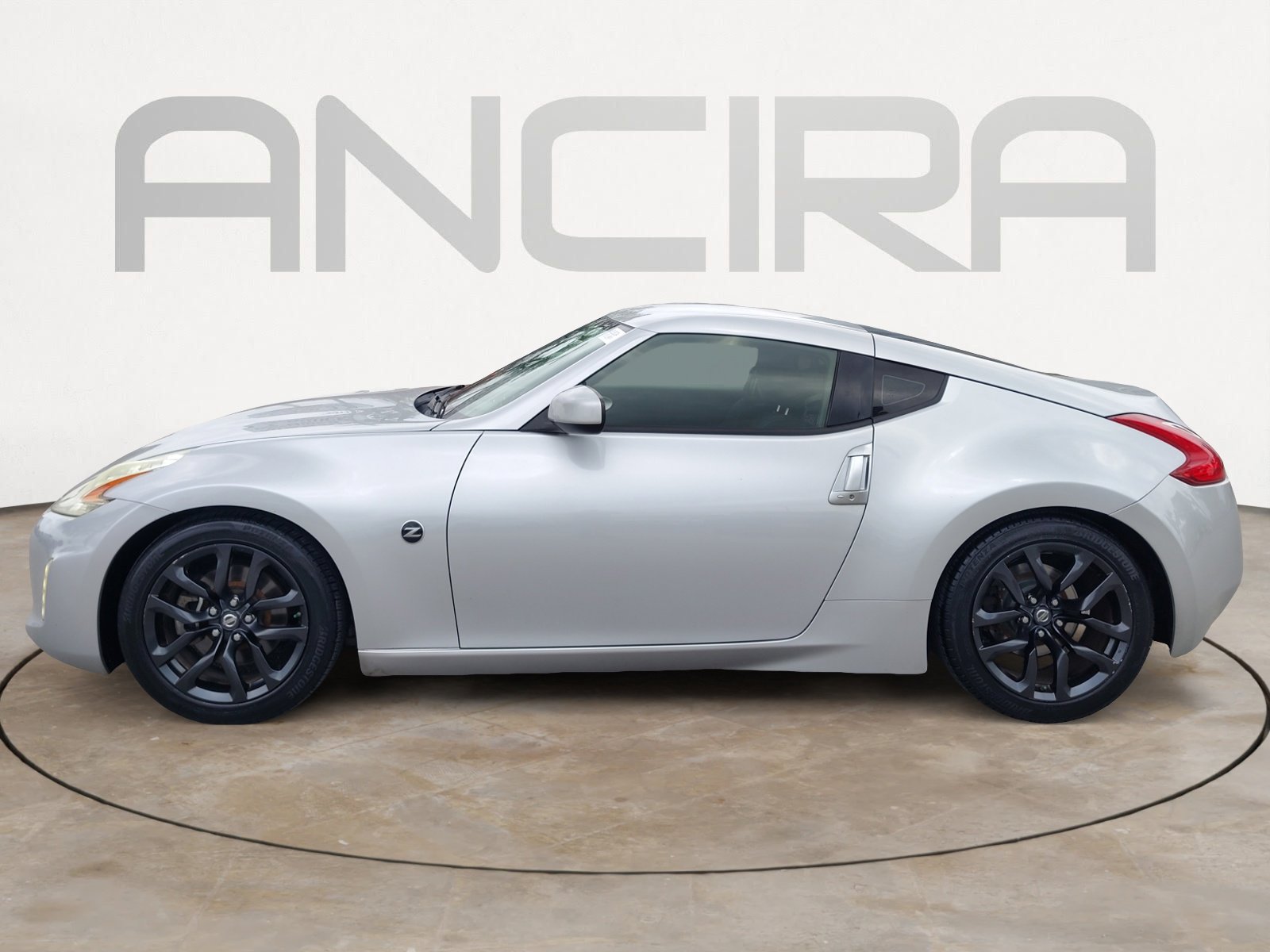 Used 2017 Nissan 370Z Coupe RWD image 9