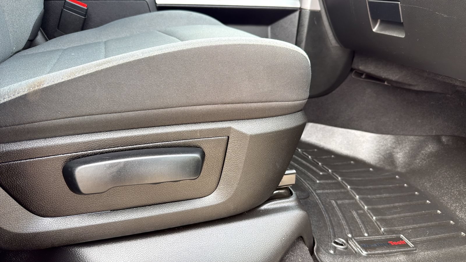 Used 2023 RAM 1500 Classic SLT AWD/4WD image 24