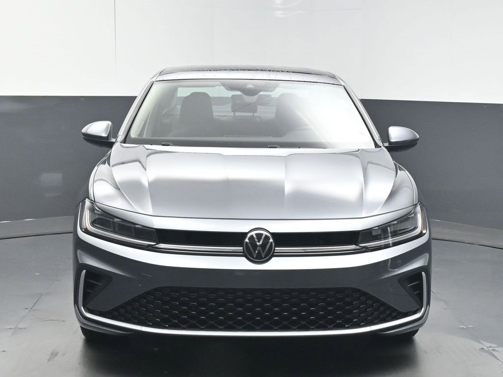 Used 2025 Volkswagen Jetta SE image 3