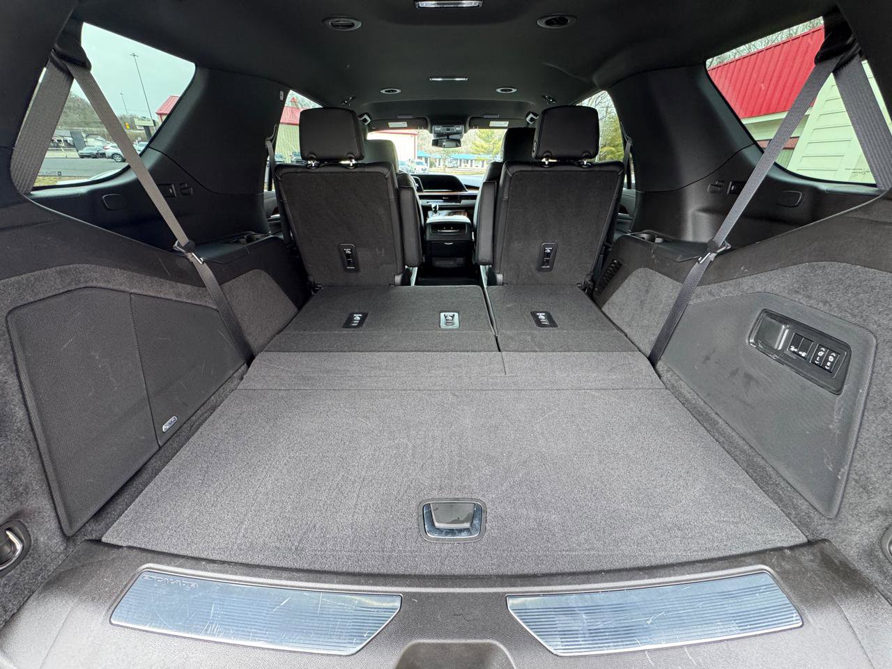 Used 2021 Cadillac Escalade Luxury AWD/4WD image 16
