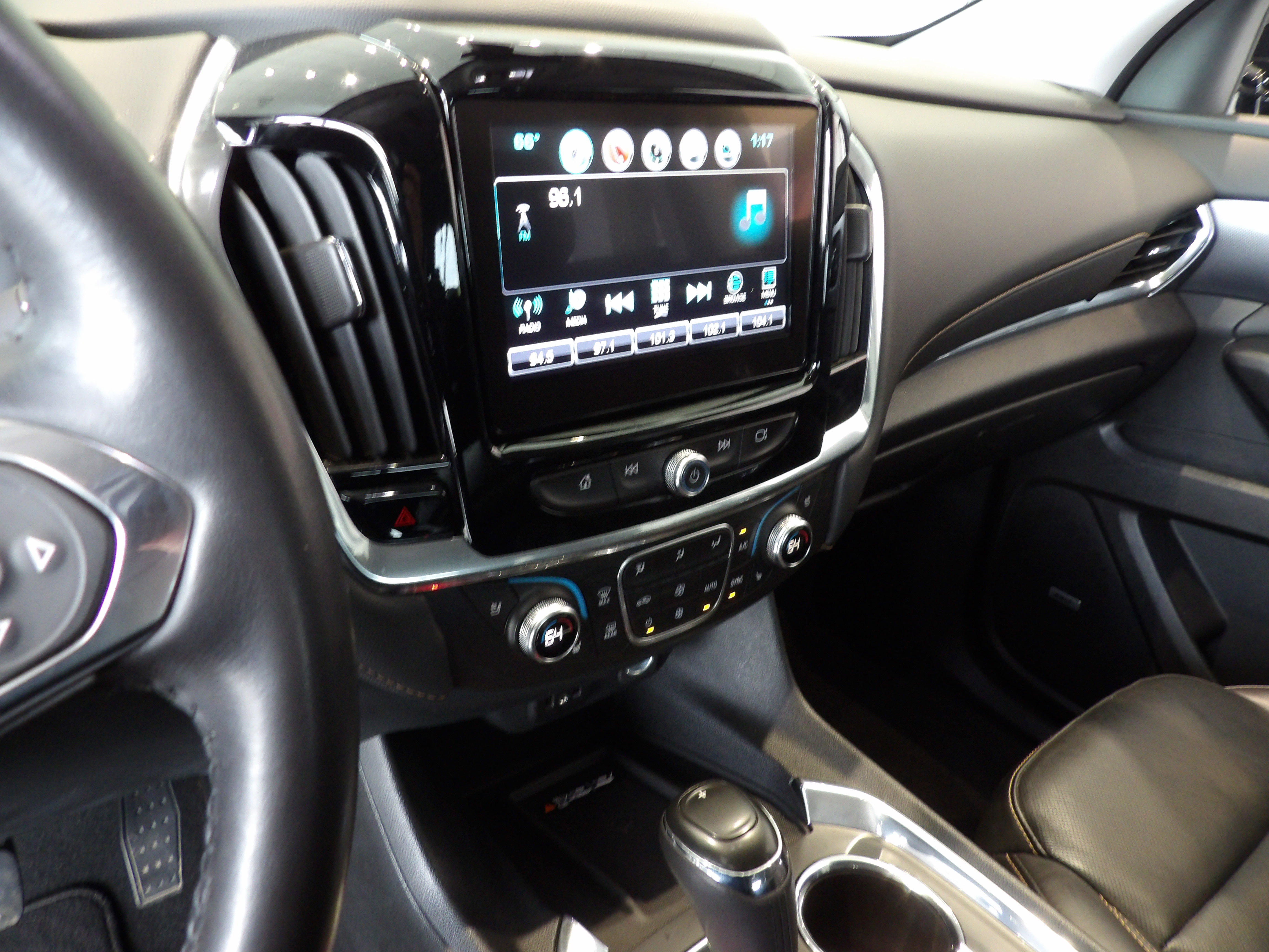 Used 2018 Chevrolet Traverse Premier AWD/4WD image 13