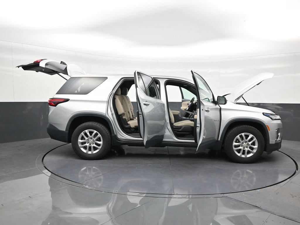 Used 2022 Chevrolet Traverse LS FWD image 28