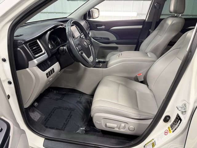 Used 2016 Toyota Highlander XLE AWD/4WD image 13