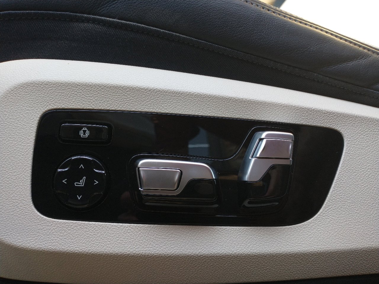 Used 2019 BMW X7 xDrive50i w/ Dynamic Handling Package image 56