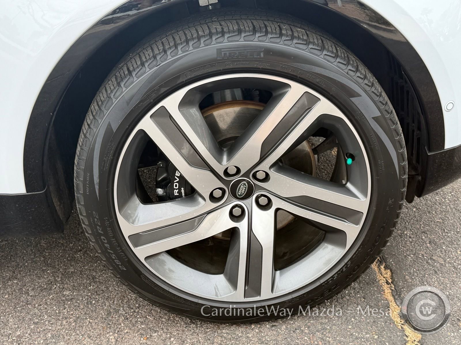 Used 2023 Land Rover Discovery Metropolitan Edition image 10